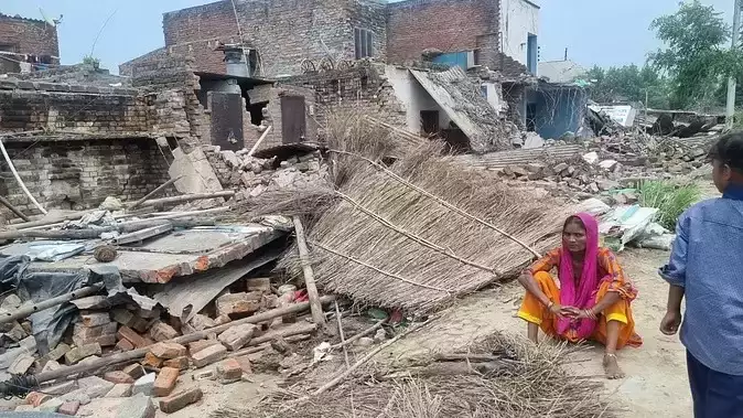 उत्तराखंड: अतिक्रमण हटाने पहुंची टीम पर हुआ पथराव, JCB चालक का फोड़ा सिर