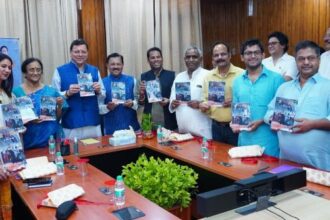 मुख्यमंत्री ने किया ‘वो 17 दिन’ पुस्तक का विमोचन