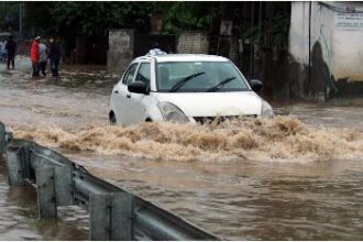 भारी बारिश के चलते जगह- जगह हुआ जलभराव, पुलिस ने लोगों से की धैर्य रखने और जल्दबाजी न करने की अपील 