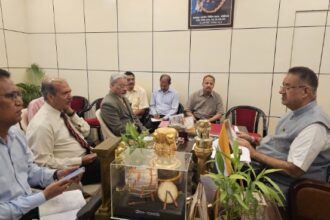 मंत्री गणेश जोशी ने कारगिल विजय दिवस की तैयारियों के संबंध में सैनिक कल्याण विभाग के अधिकारियों के साथ की बैठक 