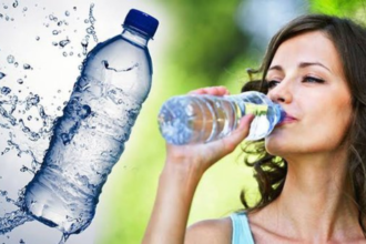 प्लास्टिक की बोतल में लगातार पानी पी रहे हैं आप? हो सकती है ये जानलेवा बीमारी