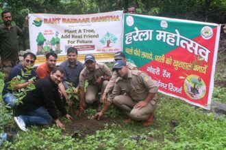 हरेला अभियान के तहत रंत रैबार संस्था ने यमकेश्वर बिजनी में किया वृक्षारोपण