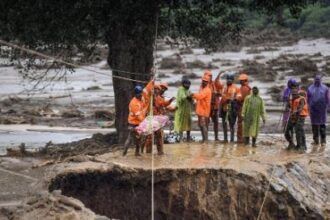 वायनाड में भूस्खलन से अब तक 150 लोगों की हुई मौत, राहत व बचाव कार्य जारी