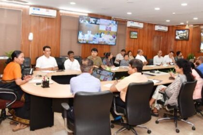 सभी डीएम मलिन बस्तियों के चिन्हीकरण की रिपोर्ट 15 दिनों में शासन को भेजे – मुख्य सचिव