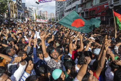 बांग्लादेश में हिंदू समुदाय के खिलाफ हिंसा की घटनाएं लगातार तेज, पीएम मोदी ने नई अंतरिम सरकार से की सुरक्षा की अपील 