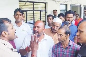 भाजपा मंडल अध्यक्ष पर दुष्कर्म का आरोप लगने के बाद गरमाया माहौल, गिरफ्तारी की मांग को लेकर जमकर हंगामा 