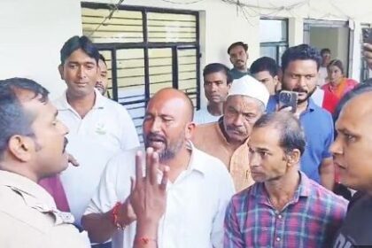 भाजपा मंडल अध्यक्ष पर दुष्कर्म का आरोप लगने के बाद गरमाया माहौल, गिरफ्तारी की मांग को लेकर जमकर हंगामा 