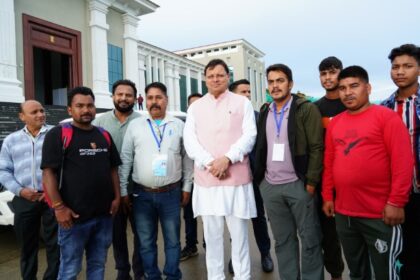 सीएम धामी ने विधानसभा के मानसून सत्र के सफल आयोजन के लिए श्रमिकों व अधिकारियों का किया धन्यवाद