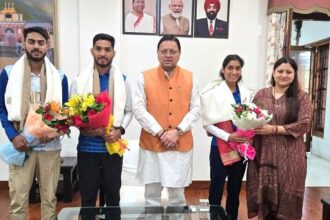 पेरिस ओलंपिक में प्रतिभाग कर लौटे खिलाड़ियों ने सीएम धामी से की भेंट