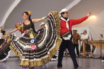 एक-दूसरे की संस्कृति को दें सम्मान