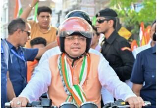 रूड़की में सीएम के नेतृत्व में निकली तिरंगा बाइक रैली