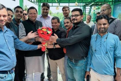 राज्य के सभी अधिकारी मीडिया के साथ बराबर संवाद रखें – सीएम धामी