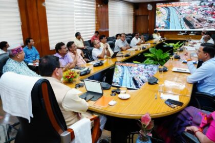 सीएम धामी ने 30 अक्टूबर तक प्रदेश की सड़कों को गड्ढ़ा मुक्त करने के दिए निर्देश