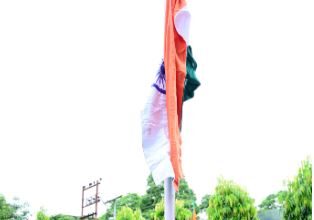 स्वतंत्रता दिवस पर मुख्यमंत्री धामी ने किया ध्वजारोहण