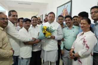 सूचना कर्मचारी संघ ने मुख्यमंत्री को सौंपा मांगों से संबंधित ज्ञापन