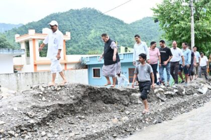 कैबिनेट मंत्री गणेश जोशी ने सेरकी मालदेवता में अतिवृष्टि के कारण हुए नुकसान का किया स्थलीय निरीक्षण