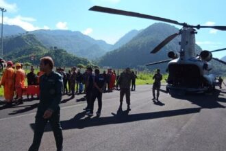 केदारघाटी में मौसम साफ, चिनूक व एमआई से श्रद्धालुओं को किया गया एयरलिफ्ट