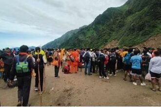 केदारनाथ पैदल मार्ग पर बादल फटने के बाद हाईअलर्ट जारी, फंसे यात्रियों को अब हेलिकॉप्टर से किया जा रहा रेस्क्यू 