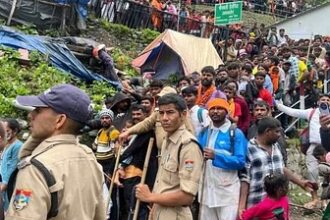 केदारनाथ धाम में फंसे 4000 यात्रियों को सुरक्षित निकालने के लिए रेस्क्यू अभियान जारी