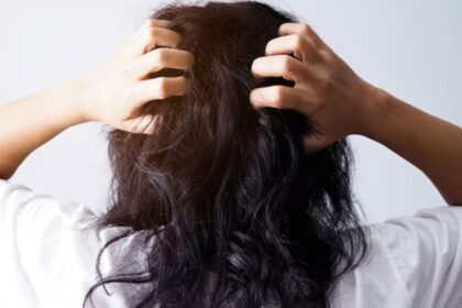 मानसून में सिर की खुजली से हो गए हैं परेशान? इन 5 घरेलू नुस्खों को अपनाएं