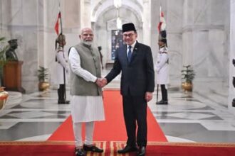 भारत के दौरे पर आए मलेशिया के प्रधानमंत्री से पीएम मोदी ने की मुलाकात