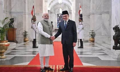 भारत के दौरे पर आए मलेशिया के प्रधानमंत्री से पीएम मोदी ने की मुलाकात