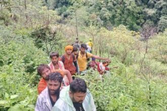 केदारनाथ पैदल रूट बाधित, बचाव अभियान में जुटी एसडीआरएफ