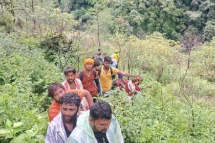 केदारनाथ पैदल रूट बाधित, बचाव अभियान में जुटी एसडीआरएफ