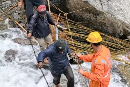 कठिन विपरीत परिस्थितियों के बीच केदारनाथ पैदल मार्ग पर रेस्क्यू अभियान छठे दिन भी जारी
