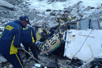 केदारधाम में टला बड़ा हादसा- आसमान में लहराता हेलीकॉप्टर गिरा नीचे