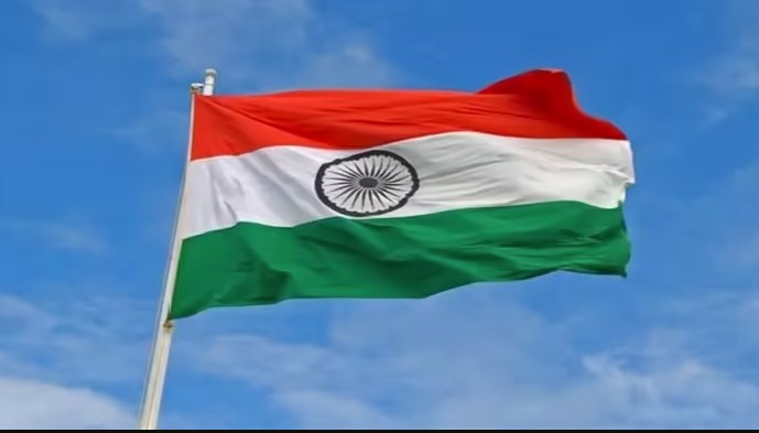 15 अगस्त पर तिरंगा फहराते समय इन बातों का रखें ख्याल, वरना हो सकती है जेल