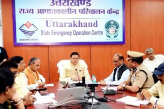 सीएम धामी ने राज्य आपातकालीन परिचालन केंद्र पहुंचकर सभी जनपदों के हालात की समीक्षा की