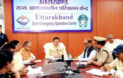 सीएम धामी ने राज्य आपातकालीन परिचालन केंद्र पहुंचकर सभी जनपदों के हालात की समीक्षा की