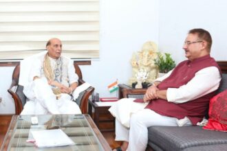 सैनिक कल्याण मंत्री गणेश जोशी ने रक्षा मंत्री राजनाथ सिंह से की शिष्टाचार भेंट 