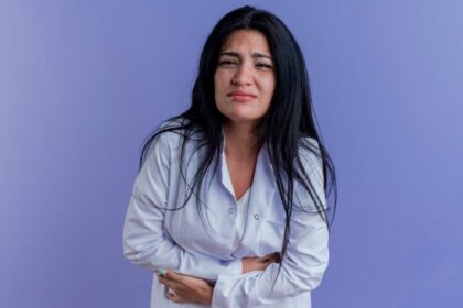 पीरियड्स आने से पहले क्या आपको भी होने लगती है कब्ज की समस्या तो जान लीजिए क्या है दिक्कत?