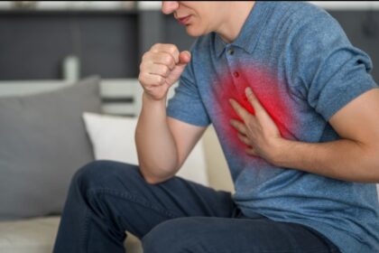 हार्ट अटैक आने पर जोर-जोर से खांसने से बच सकती है जान, क्या वाकई इसमें है कोई हकीकत?