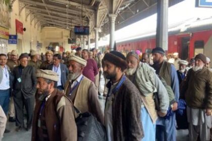 पाकिस्तान से 81 जायरीनों का एक जत्था पहुंचा भारत