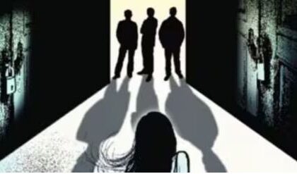 10 साल तक अपनी पत्नी को नशीला पदार्थ देकर अजनबी लोगों से करवाता रहा बलात्कार, जानिए यह पूरा मामला 