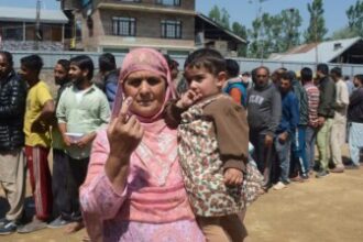 जम्मू-कश्मीर में दस साल बाद हो रहे विधानसभा चुनाव के पहले चरण के लिए वोटिंग जारी