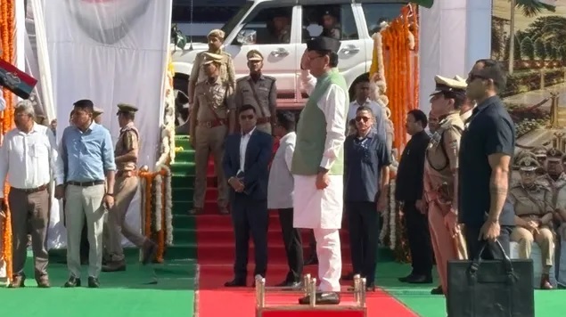पुलिस को टेक्नोलॉजी की मदद से अपराधियों से दो कदम आगे रहना होगाः धामी