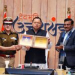 उत्तराखंड पुलिस को मिला नया ध्वज और प्रतीक चिन्ह