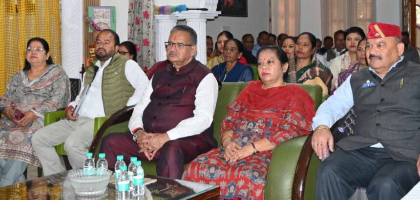 कैबिनेट मंत्री गणेश जोशी ने सुनी मोदी के मन की बात