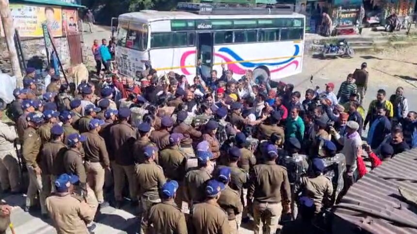 भराड़ीसैंण विधानसभा के घेराव को निकले गोदियाल और माहरा बैरियर पर रोके