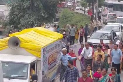 बेस अस्पताल का दर्जा देने की मांग लेकर आन्दोनकारी पैदल दून रवाना