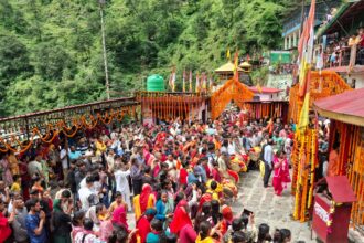 सिद्धपीठ कालीमठ में उमड़ा आस्था का सैलाब, दस कुंतल फूलों से सजा मां का दरबार