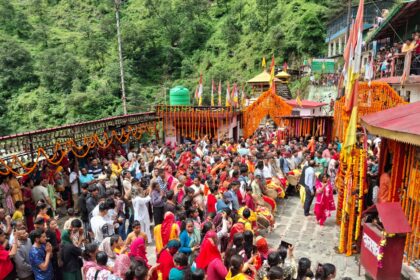 सिद्धपीठ कालीमठ में उमड़ा आस्था का सैलाब, दस कुंतल फूलों से सजा मां का दरबार