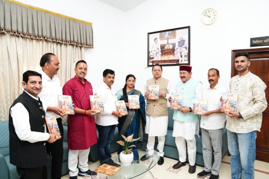 कार से तमंचा लहराने के आरोप दो सगे भाईयों सहित तीन गिरफ्तार